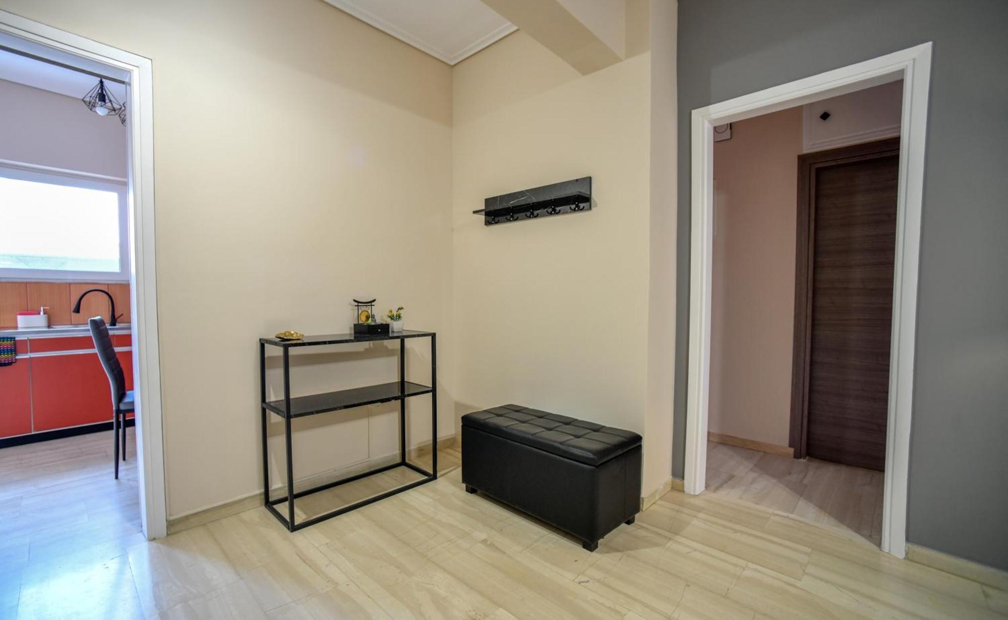 Modern By Athens' Center Apartment *